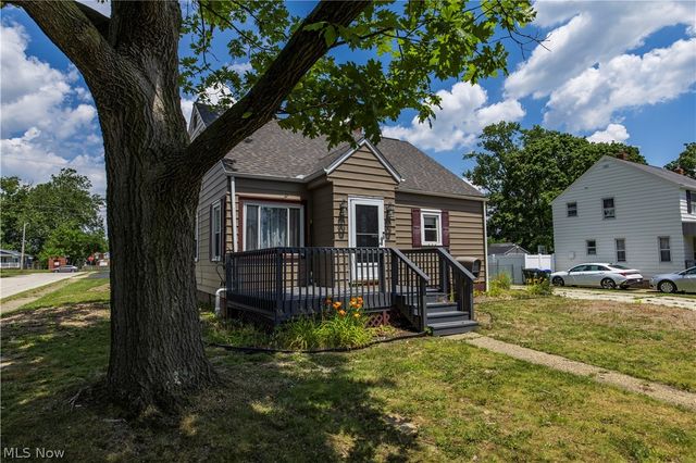 33 Pierce Avenue, Cuyahoga Falls, OH 44221
