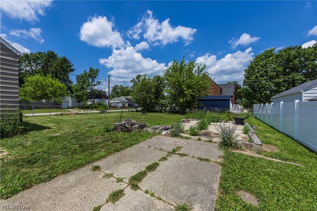 33 Pierce Avenue, Cuyahoga Falls, OH 44221