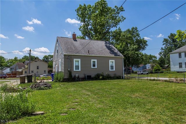 33 Pierce Avenue, Cuyahoga Falls, OH 44221