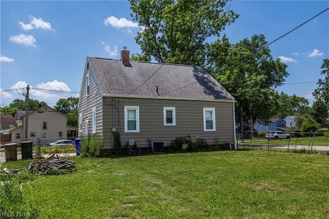 33 Pierce Avenue, Cuyahoga Falls, OH 44221