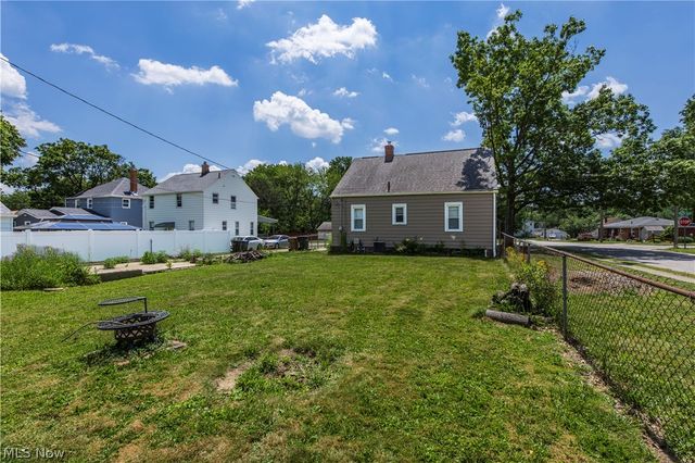 33 Pierce Avenue, Cuyahoga Falls, OH 44221