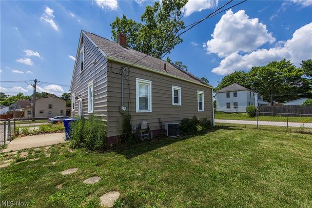 33 Pierce Avenue, Cuyahoga Falls, OH 44221