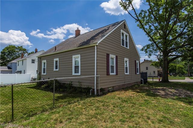 33 Pierce Avenue, Cuyahoga Falls, OH 44221