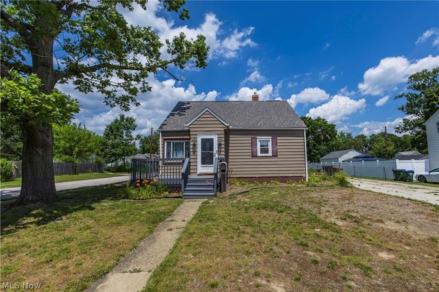 33 Pierce Avenue, Cuyahoga Falls, OH 44221