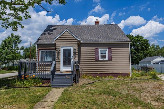 33 Pierce Avenue, Cuyahoga Falls, OH 44221
