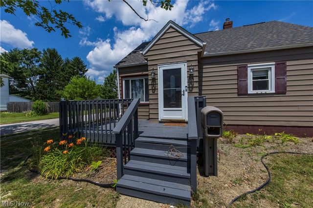 33 Pierce Avenue, Cuyahoga Falls, OH 44221