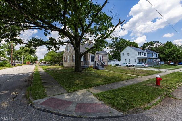33 Pierce Avenue, Cuyahoga Falls, OH 44221