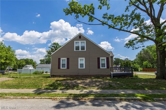 33 Pierce Avenue, Cuyahoga Falls, OH 44221