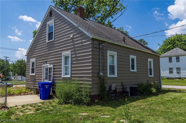 33 Pierce Avenue, Cuyahoga Falls, OH 44221