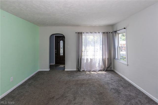 33 Pierce Avenue, Cuyahoga Falls, OH 44221