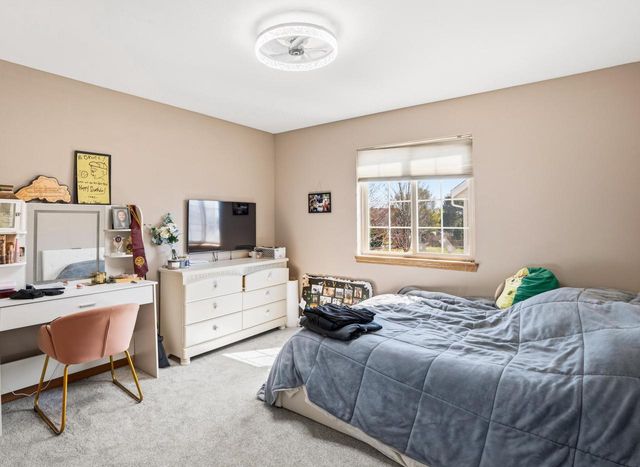 3533 Rivers Crossing DRIVE, Waukesha, WI 53189