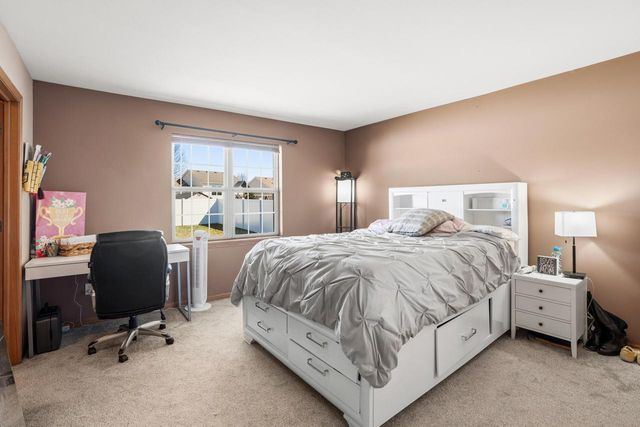 3533 Rivers Crossing DRIVE, Waukesha, WI 53189