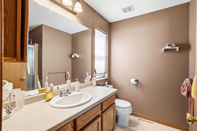 3533 Rivers Crossing DRIVE, Waukesha, WI 53189