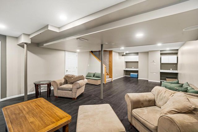 3533 Rivers Crossing DRIVE, Waukesha, WI 53189