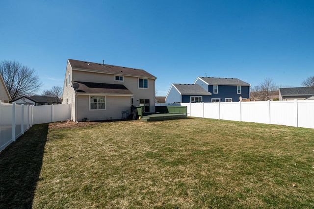 3533 Rivers Crossing DRIVE, Waukesha, WI 53189