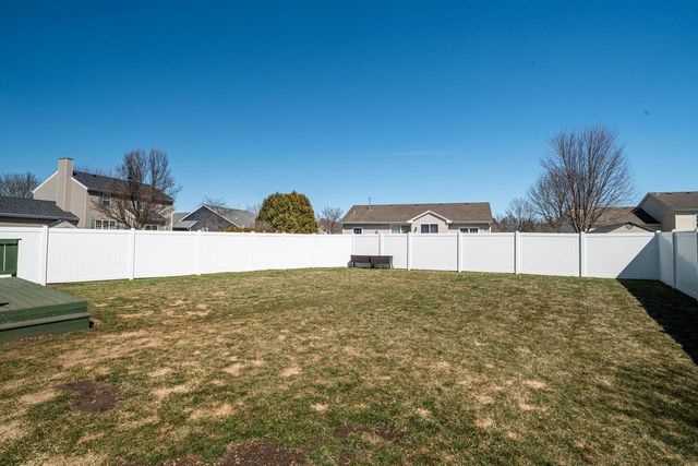 3533 Rivers Crossing DRIVE, Waukesha, WI 53189