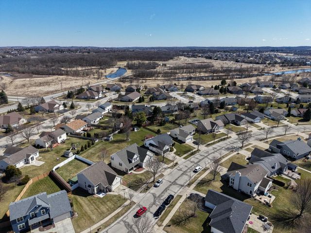 3533 Rivers Crossing DRIVE, Waukesha, WI 53189