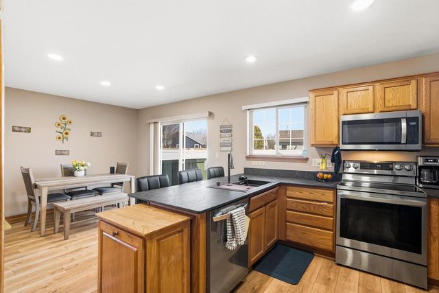 3533 Rivers Crossing DRIVE, Waukesha, WI 53189