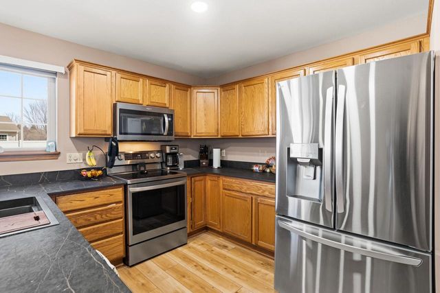 3533 Rivers Crossing DRIVE, Waukesha, WI 53189