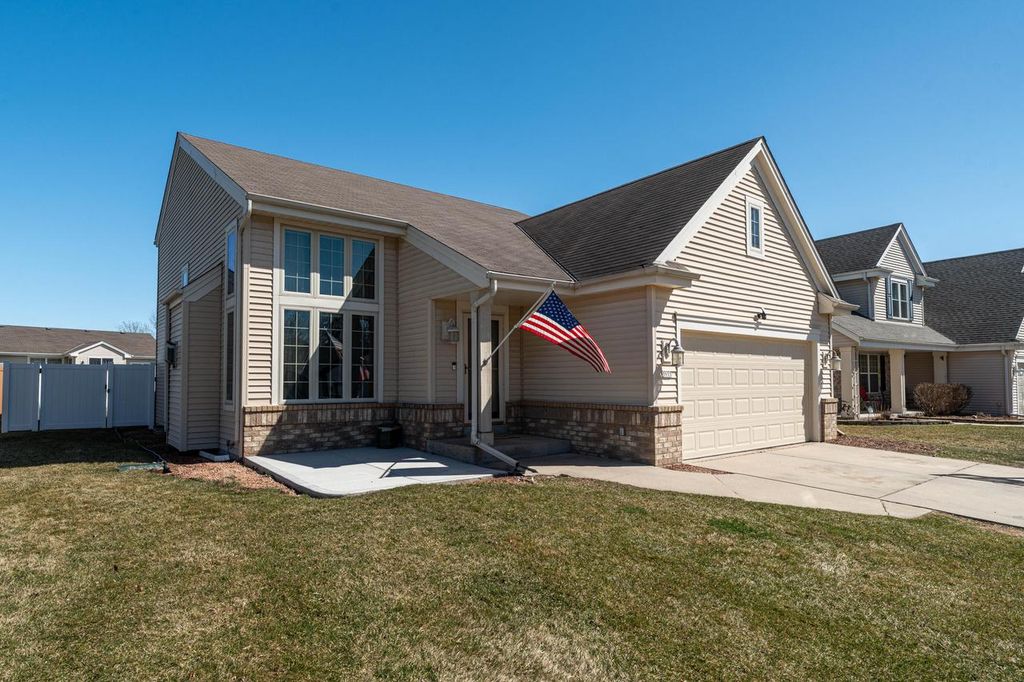3533 Rivers Crossing DRIVE, Waukesha, WI 53189