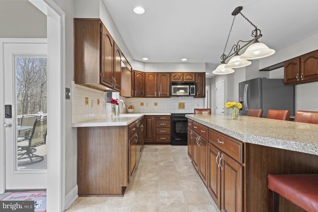 105 CARRIAGE DR, Hockessin, DE 19707