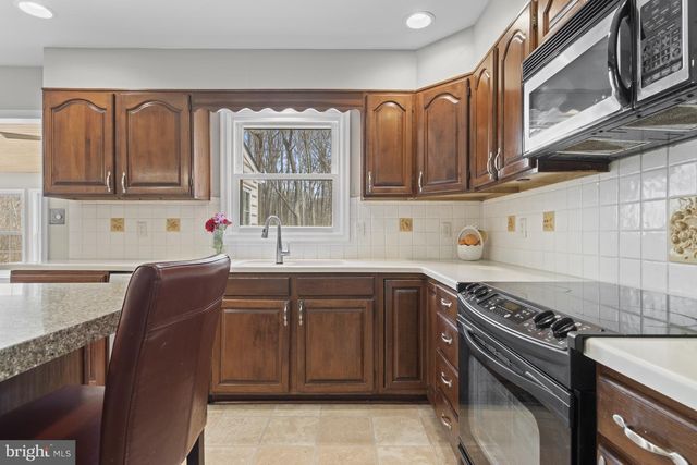 105 CARRIAGE DR, Hockessin, DE 19707