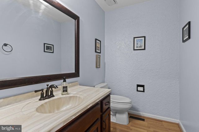 105 CARRIAGE DR, Hockessin, DE 19707