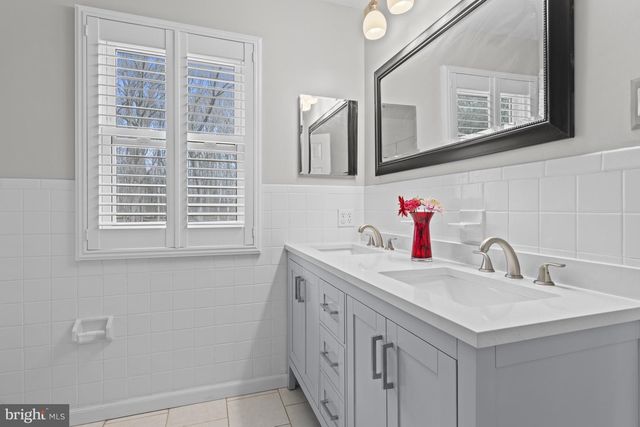 105 CARRIAGE DR, Hockessin, DE 19707