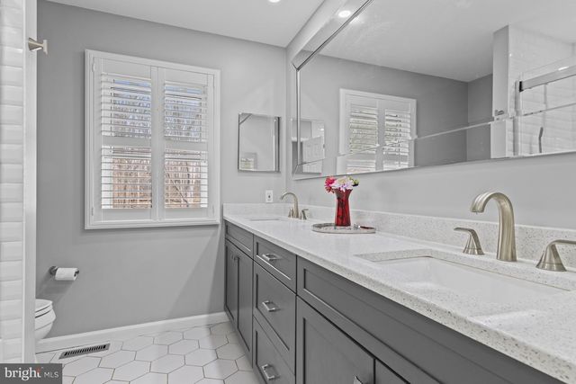 105 CARRIAGE DR, Hockessin, DE 19707