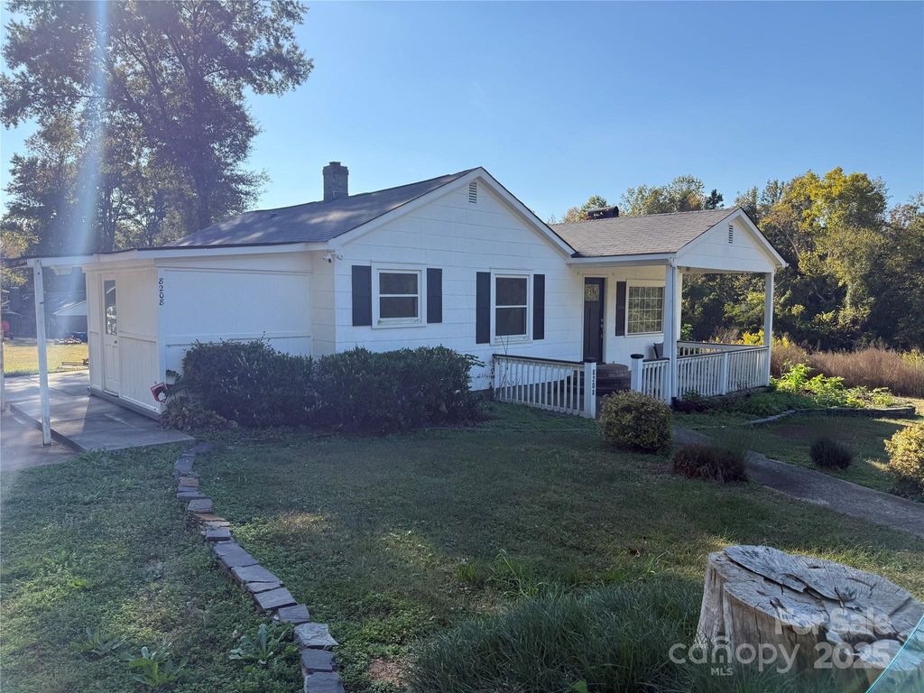 8208 Lawyers Road, Charlotte, NC 28227