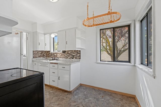 4724 N Maple St, Spokane, WA 99205