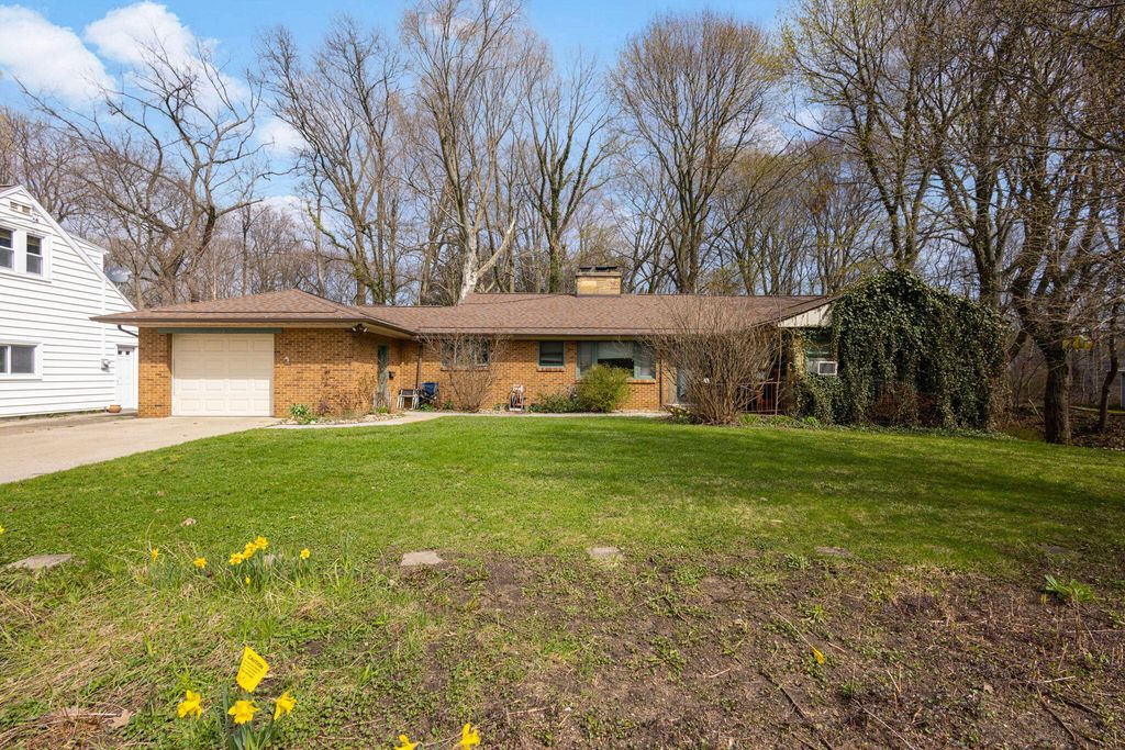 525 Prospect Street, South Haven, MI 49090