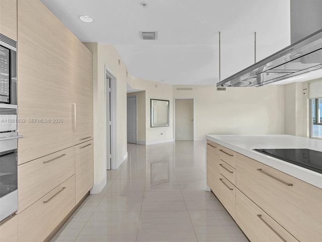 17301 Biscayne Blvd 2301, North Miami Beach, FL 33160