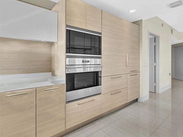 17301 Biscayne Blvd 2301, North Miami Beach, FL 33160