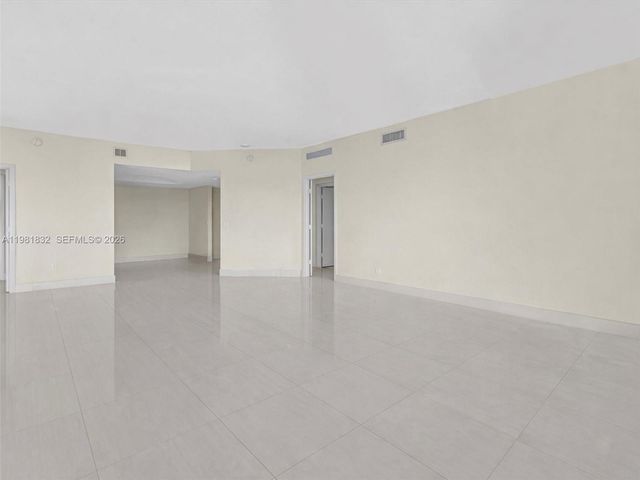 17301 Biscayne Blvd 2301, North Miami Beach, FL 33160