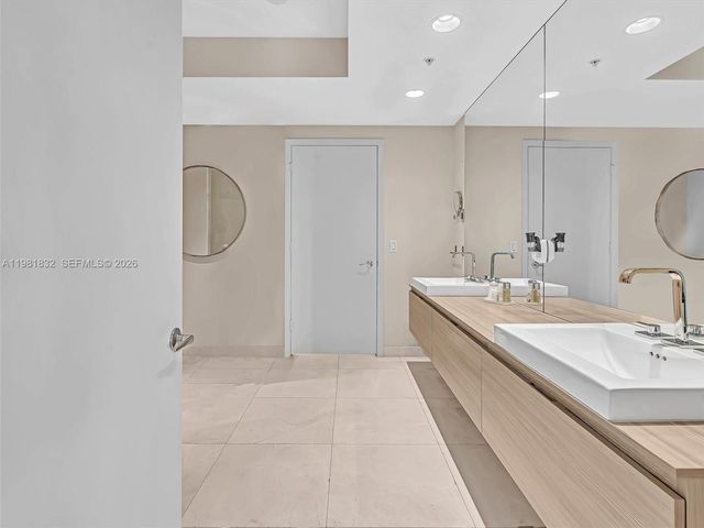 17301 Biscayne Blvd 2301, North Miami Beach, FL 33160