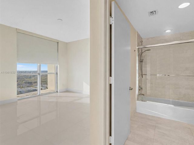 17301 Biscayne Blvd 2301, North Miami Beach, FL 33160