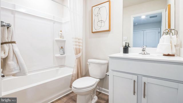 8 WHALER DR, Runnemede, NJ 08078