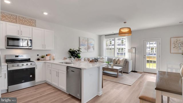 8 WHALER DR, Runnemede, NJ 08078