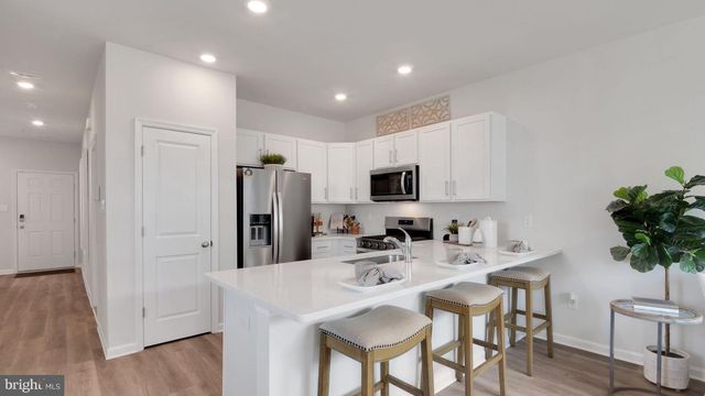 8 WHALER DR, Runnemede, NJ 08078
