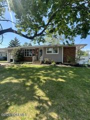 9 Lawrence Place, Freehold, NJ 07728
