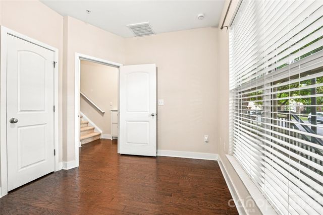 732 Seigle Point Drive, Charlotte, NC 28204