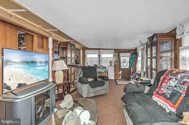 5372 MCCLEARY DR, Chincoteague Island, VA 23336