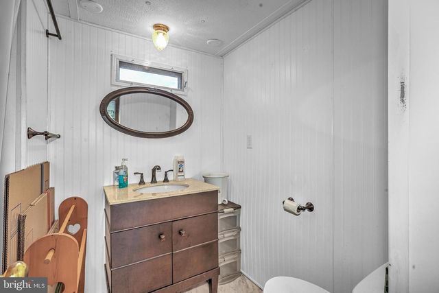 5372 MCCLEARY DR, Chincoteague Island, VA 23336