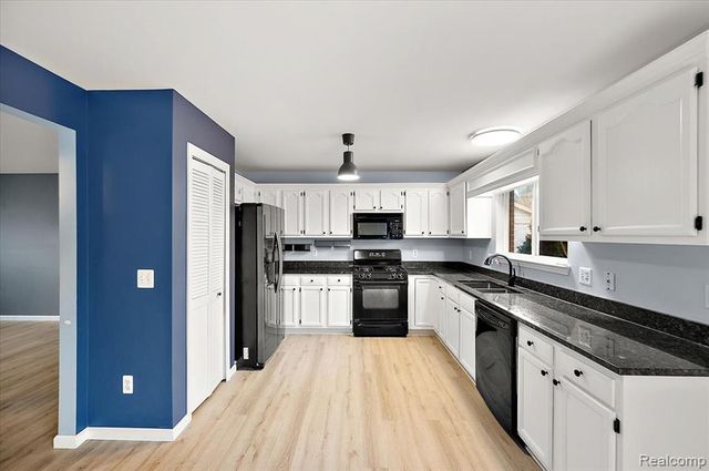 21209 Clear Creek Boulevard, Clinton Township, MI 48036