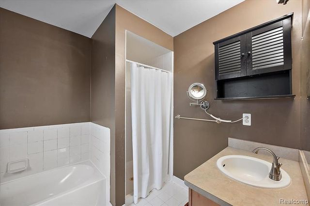 21209 Clear Creek Boulevard, Clinton Township, MI 48036