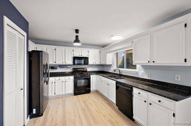 21209 Clear Creek Boulevard, Clinton Township, MI 48036