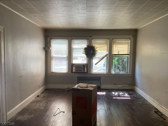 944 Madison Ave, Elizabeth City, NJ 07201