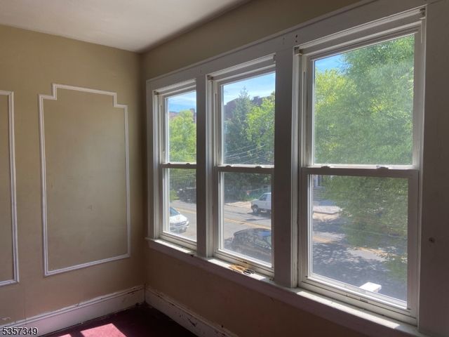 944 Madison Ave, Elizabeth City, NJ 07201