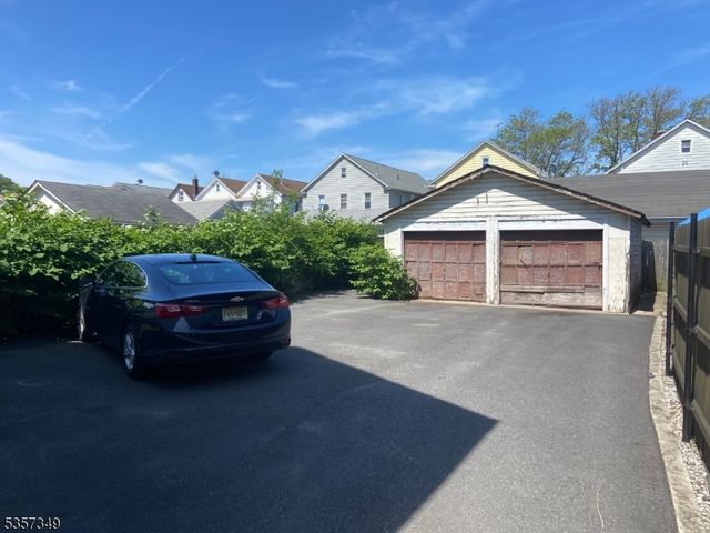 944 Madison Ave, Elizabeth City, NJ 07201